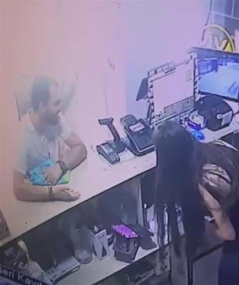 Adanada hırsızın oyunu pes dedirtti Çaldığı kahve takımını iade edip parasını aldı
