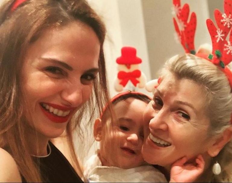 Oyuncu Sinem Uslunun annesi Ferhan Zuhal Öztürk hayatını kaybetti