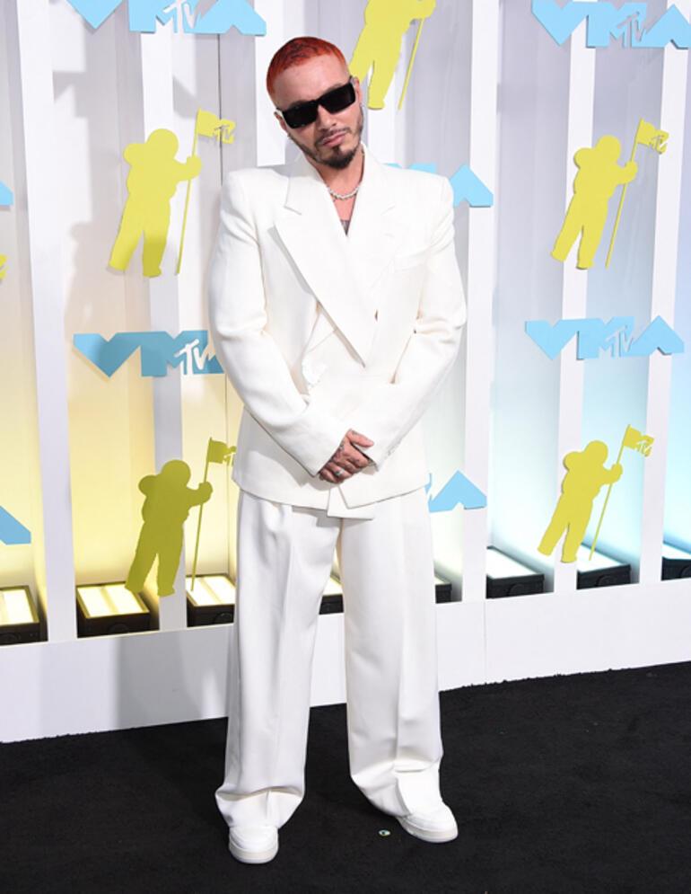 Taş Devrinden kalma kıyafet: Johnny Depp gökten indi