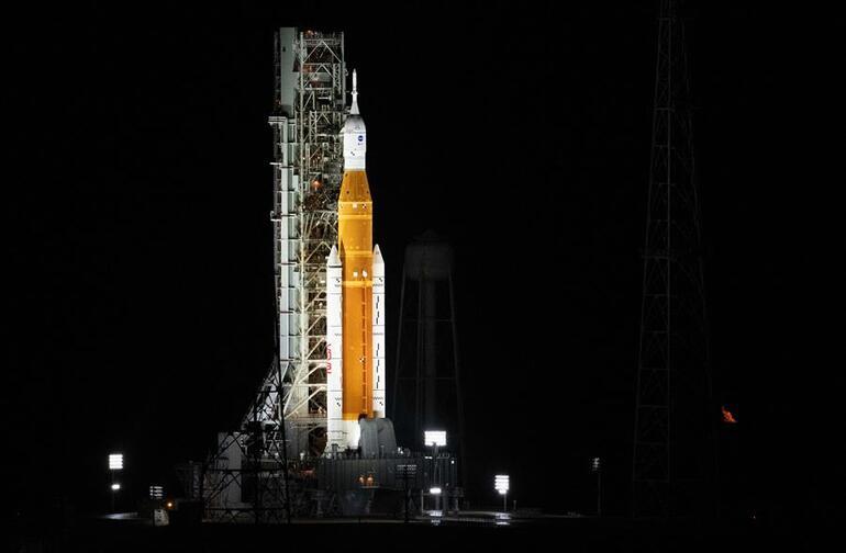 NASA, Aya geri plan: Arızalı motor fırlatılması ertelendi