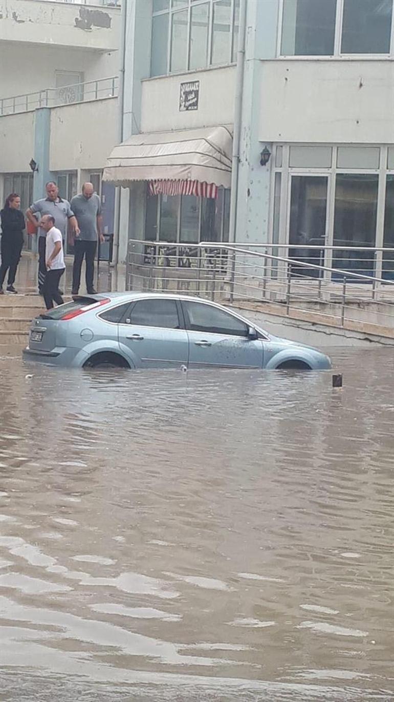 Meteorolojiden sağanak uyarısı... İstanbulda kuvvetli yağış: Yollar göle döndü, araçlar mahsur kaldı