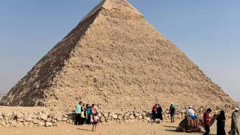 Century-old mystery solved Here is the unknown secret of the great Pyramids of Giza...