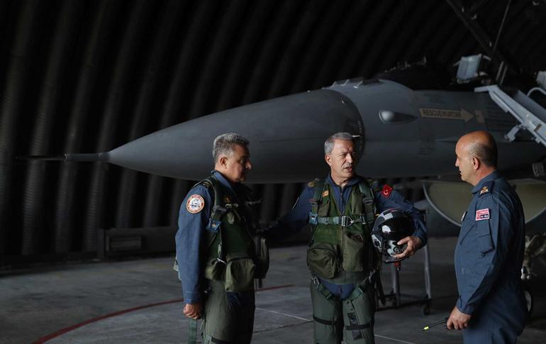 Son dakika... Bakan Akardan Egede gövde gösterisi: F-16 ile özel uçuş