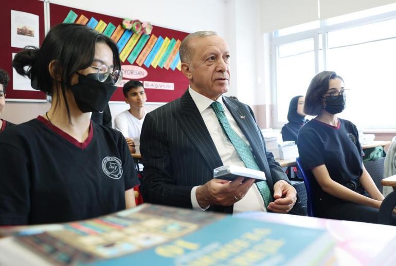Cumhurbaşkanı Erdoğan, Sancaktepe’de öğretmenler ve öğrencilerle sohbet etti