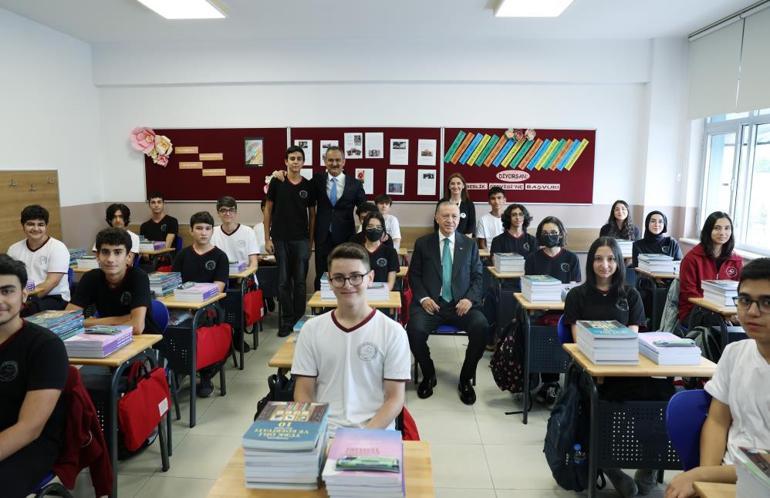 Cumhurbaşkanı Erdoğan, Sancaktepe’de öğretmenler ve öğrencilerle sohbet etti