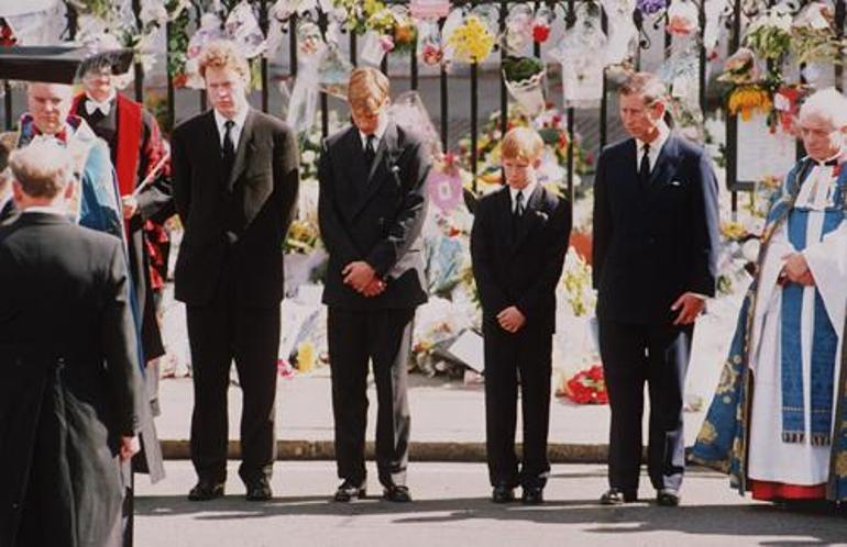 It was very difficult, I remembered my mother's funeral: I thought if I lowered my head no one would see me.