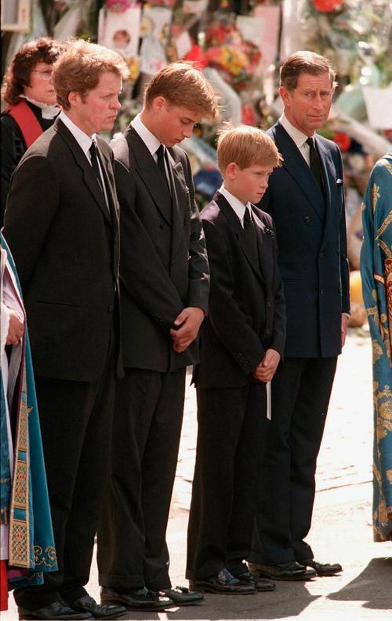 It was very difficult, I remembered my mother's funeral: I thought if I lowered my head no one would see me.