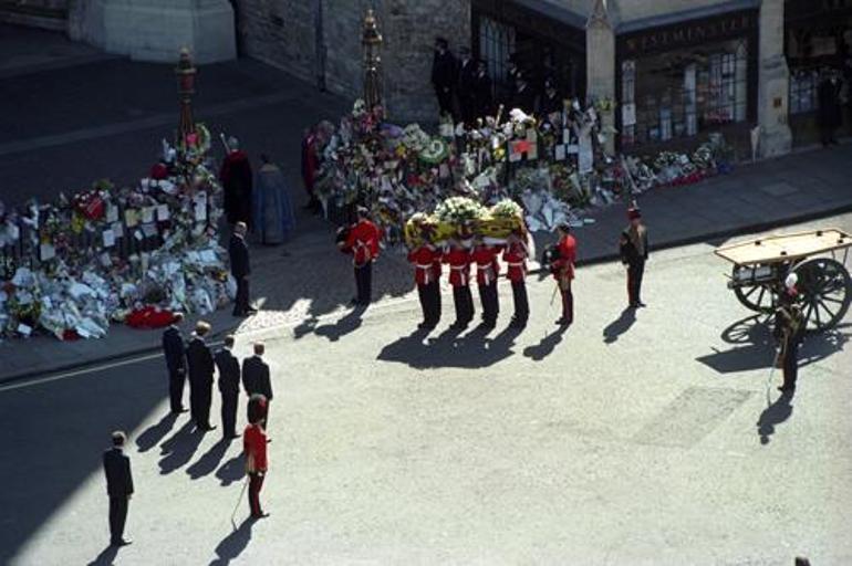 It was very difficult, I remembered my mother's funeral: I thought if I lowered my head no one would see me.