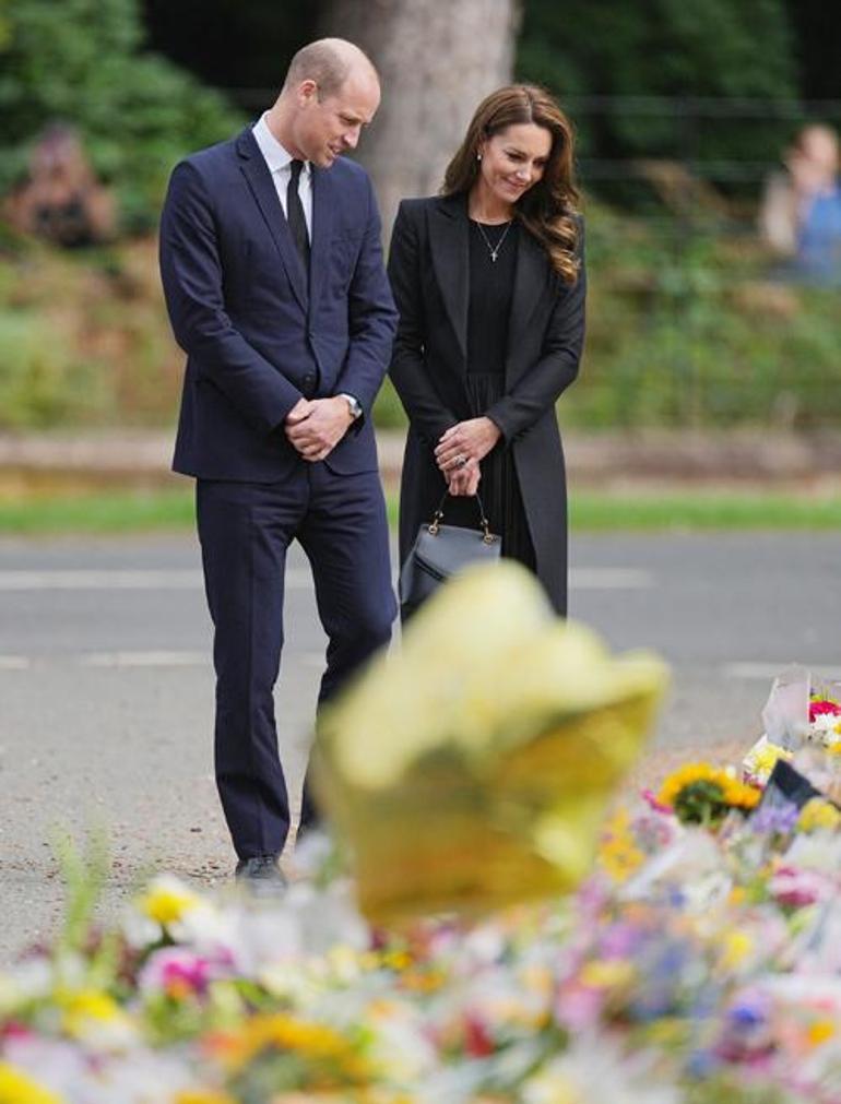 It was very difficult, I remembered my mother's funeral: I thought if I lowered my head no one would see me.