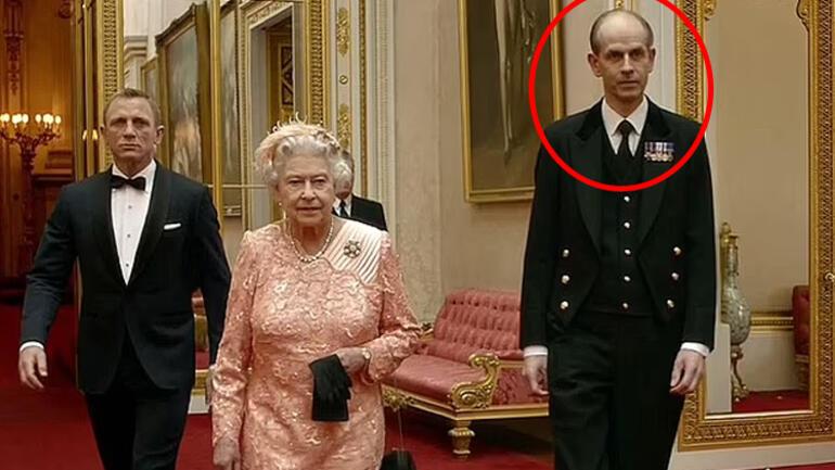 Keeper of the Queen's Secrets: Paul the Tall... never left his side for 44 years