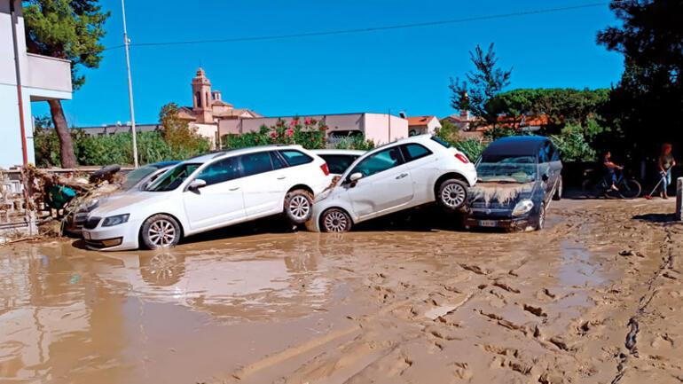 Flood hits Italy: 10 dead, 4 missing