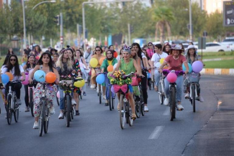 Fantezi Kadınlar Bisiklet Turu renkli görüntülere sahne oldu