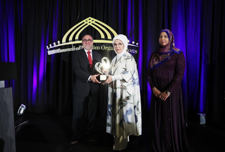 Emine Erdoğan, ABD'de Uluslararası Müslüman Kadınların Başarı ve Topluma Katkı Ödülü'nü aldı