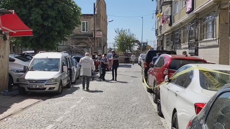 Fatih'te kimlik kontrol eden iki polise silahlı saldırı.  Yeni detaylar ortaya çıktı.