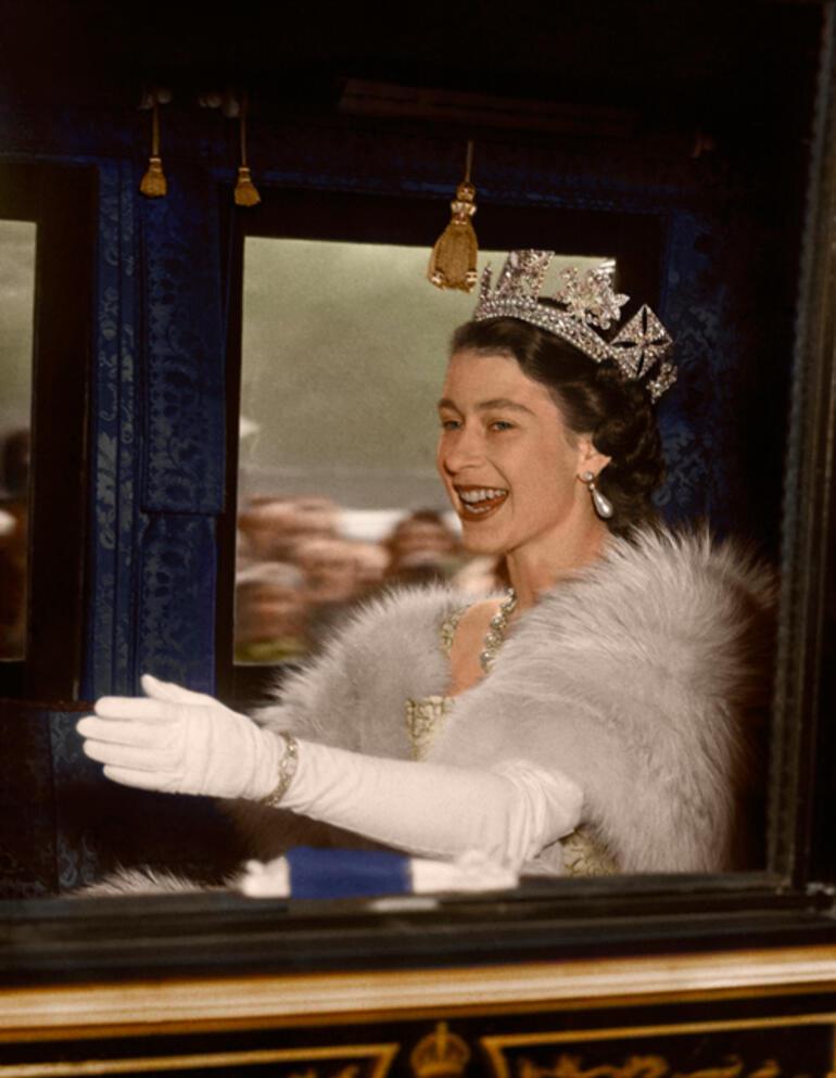 Queen Elizabeth II was buried with her favorite jewels