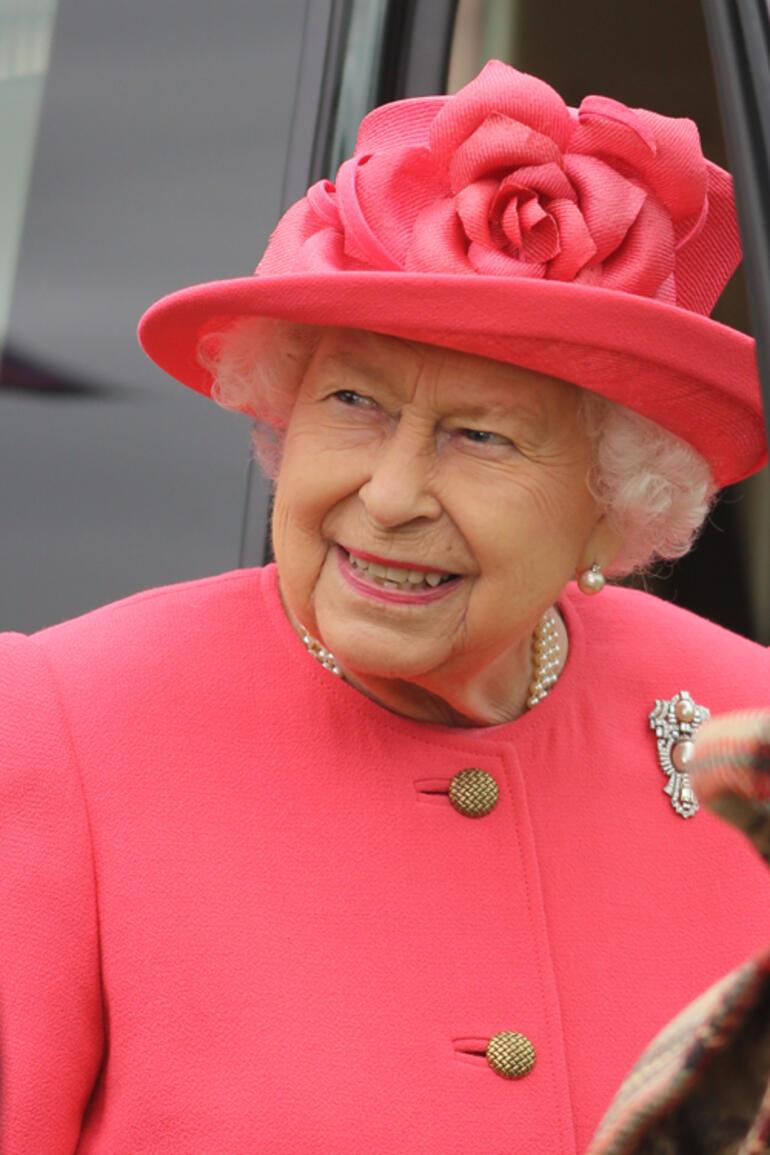 Queen Elizabeth II was buried with her favorite jewels