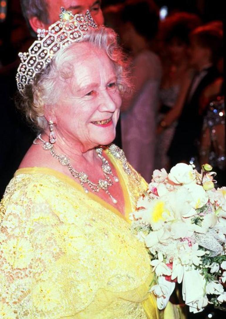 Queen Elizabeth II was buried with her favorite jewels