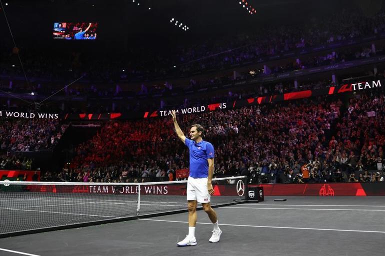 His Excellency is on the court for the last time Roger Federer pierces the net in the farewell match