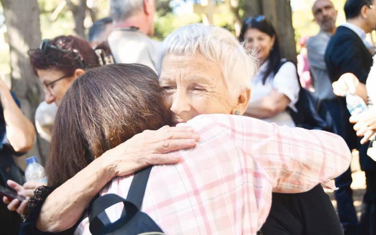 Öğretmeye bedeniyle devam etti