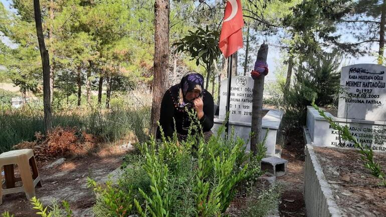 Azra Gülendam Haytaoğlu'nun katili olarak tutuklandında azranın annesi kızının mezarına koşturdu