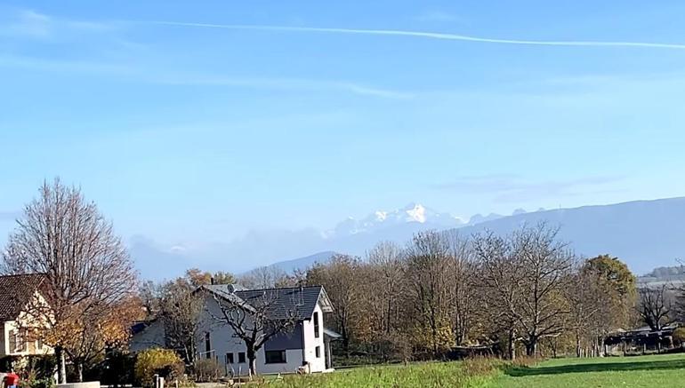 Years ago, he had built a life far from Turkey: I live in the village... The rooster in the morning, the sound of the bells on the necks of the cows in the evening...