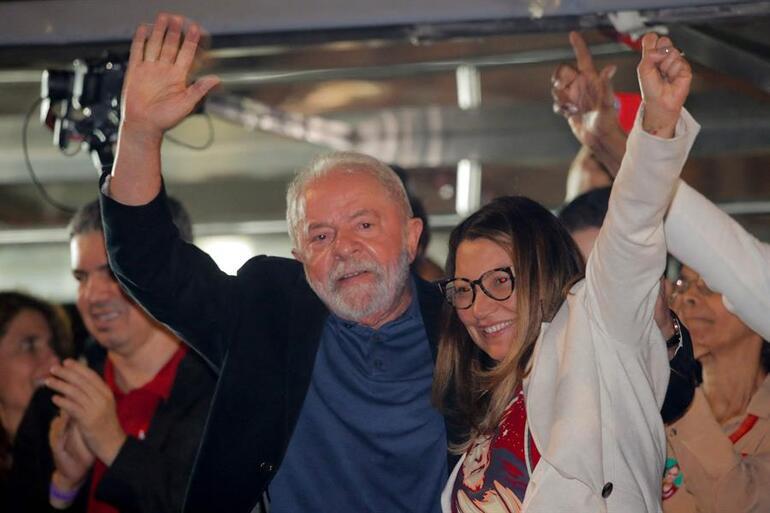 Presidential election in Brazil is in the 2nd round: Lula narrowly leads Bolsonaro