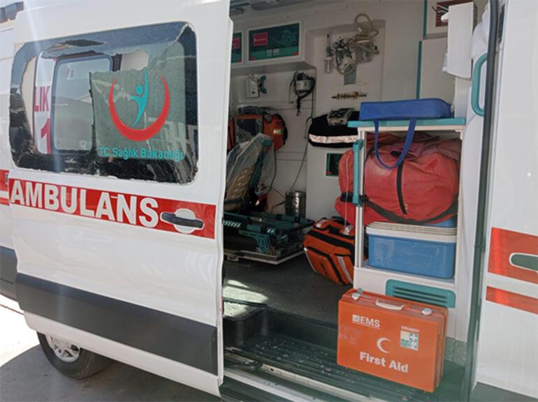 Sağlık görevlisinin kaburgasını, ambulansın camını kırdı Kaçtı, başka bir ambulansa saldırdı
