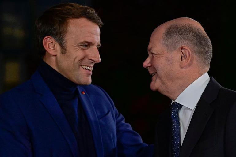 Macron started the turtleneck sweater fashion Great anger in France...