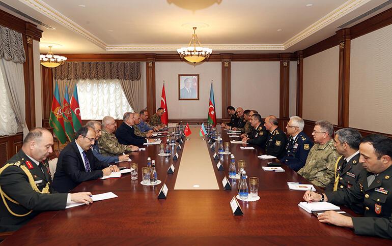 Bakan Akar ve komutanlar Azerbaycan’da