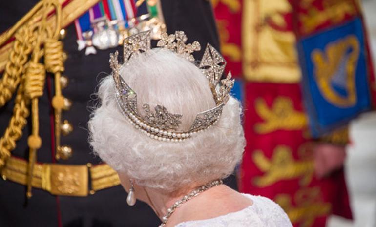 Kraliçe 2. Elizabethin kayıp taçları... Herkes gün yüzüne çıkmalarını bekliyor