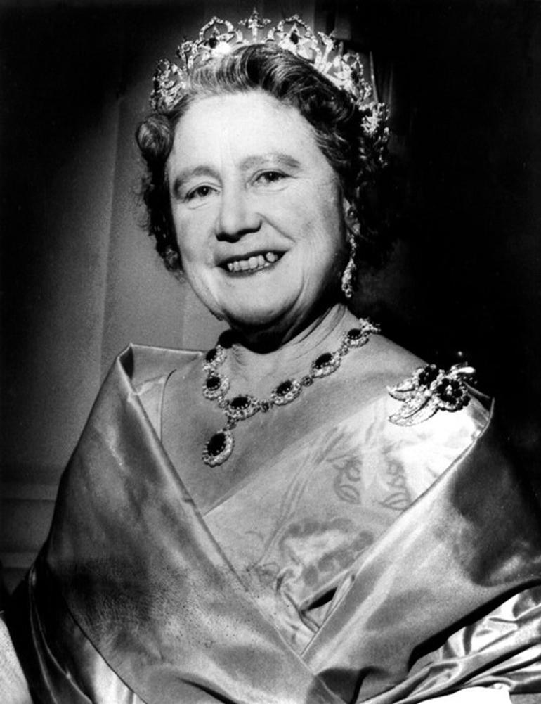 Kraliçe 2. Elizabethin kayıp taçları... Herkes gün yüzüne çıkmalarını bekliyor