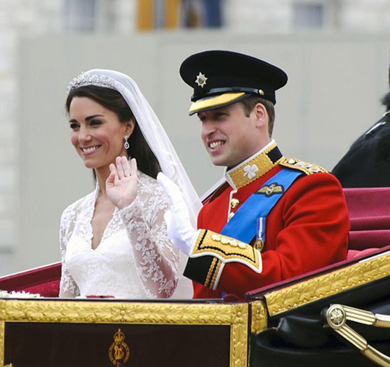 Kraliçe 2. Elizabethin kayıp taçları... Herkes gün yüzüne çıkmalarını bekliyor