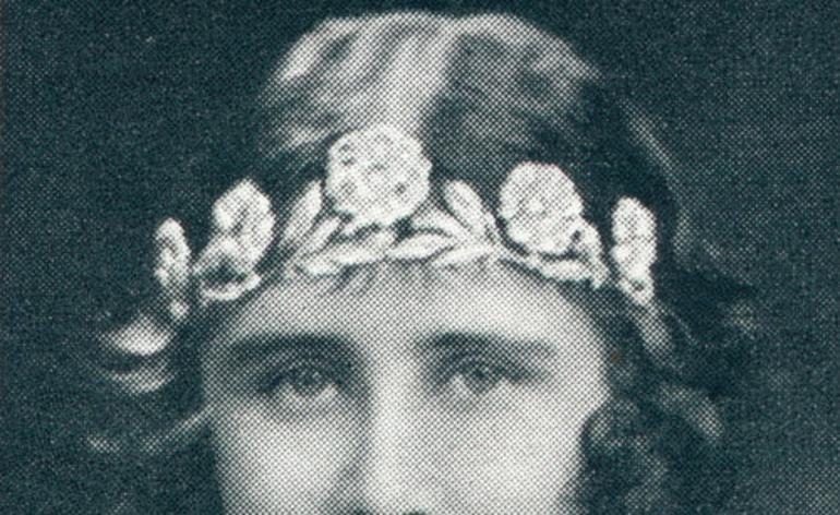 Kraliçe 2. Elizabethin kayıp taçları... Herkes gün yüzüne çıkmalarını bekliyor