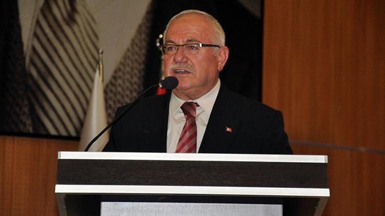 Karamanda rektör Prof. Dr. Namık Aktan yeni öğrencilere vampirli uyarı: Gece dışarı çıkarken dikkatli olun