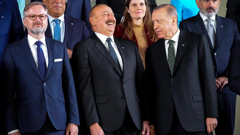 Pragda tarihi zirve... Cumhurbaşkanı Erdoğan, Aliyev ve Paşinyan ile bir araya geldi