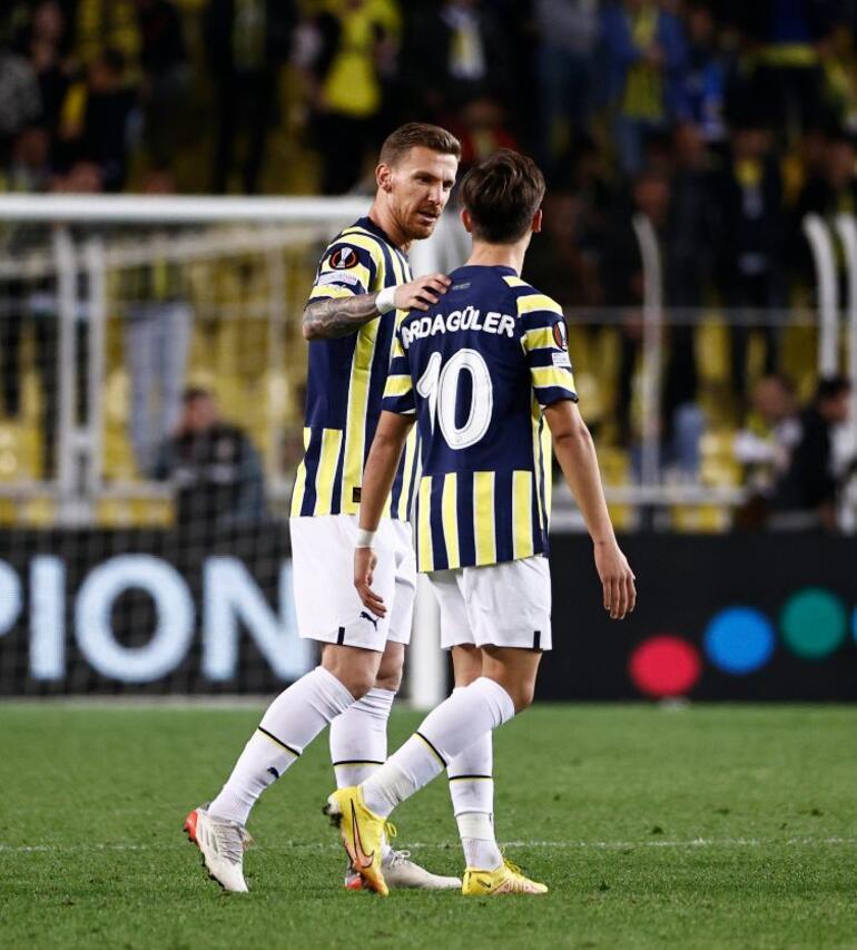 Son Dakika: Fenerbahçe - AEK Larnaca maçına damga vurdu 20 milyon Euroya Premier Lige gider, bu takımdaki yeri tartışılır... Soyunma odasında Fergusonun saç kurutma makinesi tedavisi...