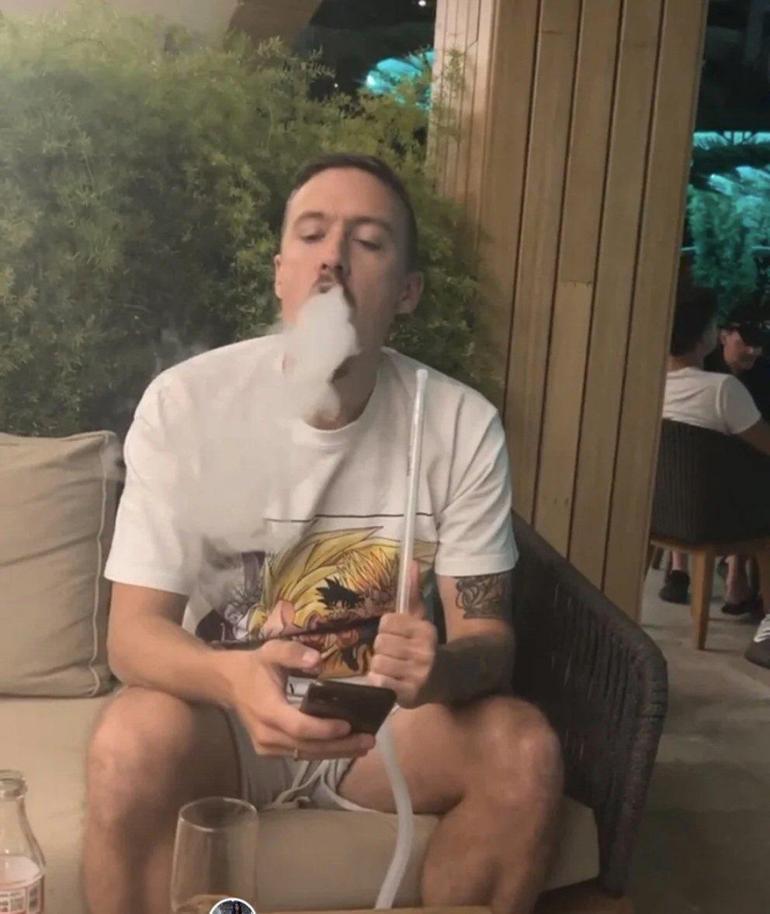 Fenerbahçenin eski yıldızı Max Kruse ve eşi Dilaraya araba şoku Soluğu Türkiyede aldılar...
