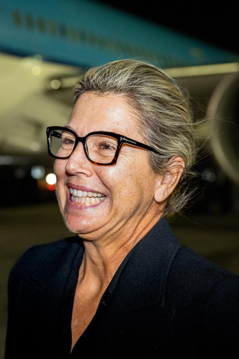 Biz kimi karşıladık Paçalarını bile düzeltmemiş