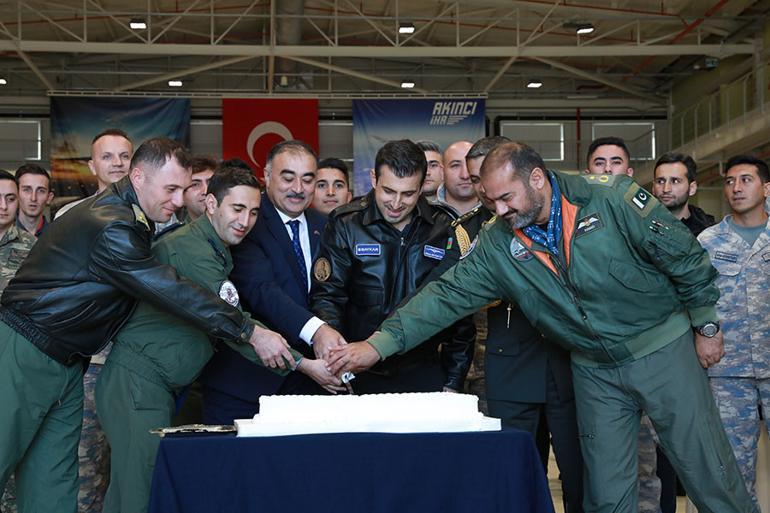 Türk, Azerbaycanlı ve Pakistanlı AKINCI operatörleri mezun oldu