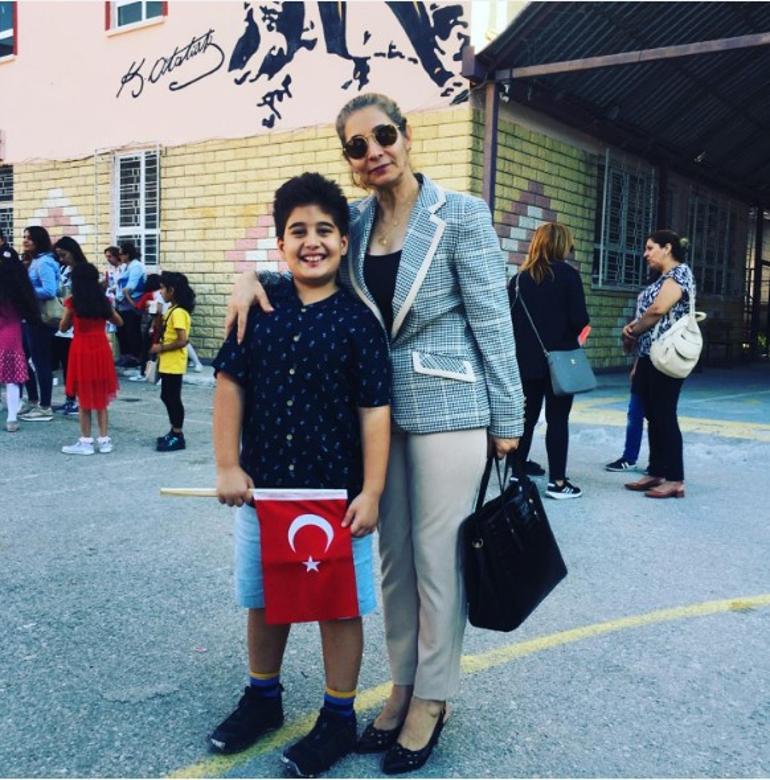 Ünlülerden 29 Ekim mesajları: Yaşasın Cumhuriyet