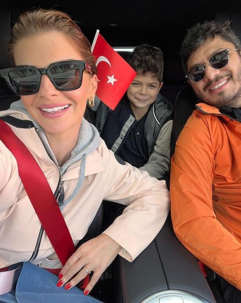 Ünlülerden 29 Ekim mesajları: Yaşasın Cumhuriyet