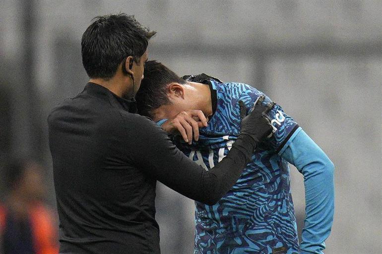 UEFA Şampiyonlar Liginde inanılmaz gece Her şey 23 dakikada değişti, tarihte bir ilk... Spiker bile şaştı kaldı... Fileler mi delik diye tereddüt etmiştir...