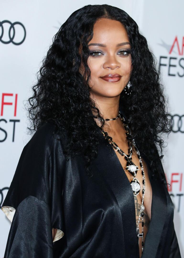 Rihanna, are you okay? What is Johnny Depp doing at the underwear fashion show?