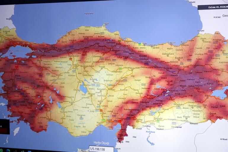 Prof. Dr. Kutoğlundan Türkiye Deprem Tehlike Haritası incelensin tavsiyesi