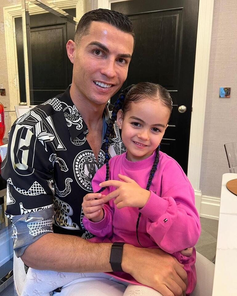 Son Dakika: Cristiano Ronaldonun röportaj serisi devam ediyor Yine olay iddialar... Kızımın hastalığına inanmadılar, utanç verici... Arkadaşım değil onlar...