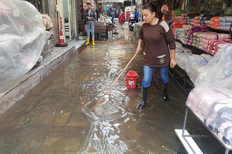 Last minute... The downpour started in Izmir and Istanbul, the storm cabinet blew up in Bursa