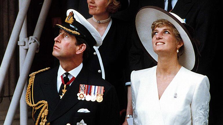 Elizabeth öldü ama hikâye sona ermedi: Yeni kraliyet kitabındaki Diana bölümü çok ses getirecek