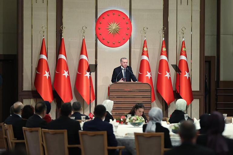 Son dakika... Cumhurbaşkanı Erdoğan, Uzman ve Başöğretmen şampiyonluğunu kazanan öğretmenin cezasını açıkladı