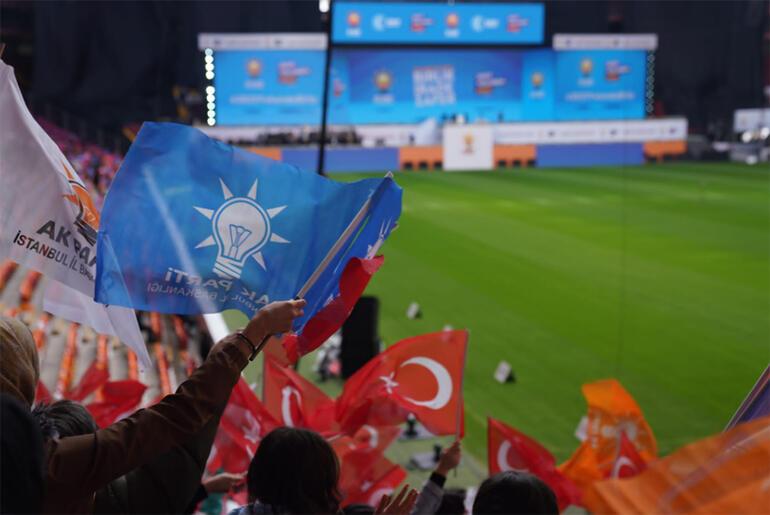 AK Parti Büyük İstanbul buluşması... Cumhurbaşkanı Erdoğan: Bu kadro 2023te bir kez daha bayrağı zirveye dikecek