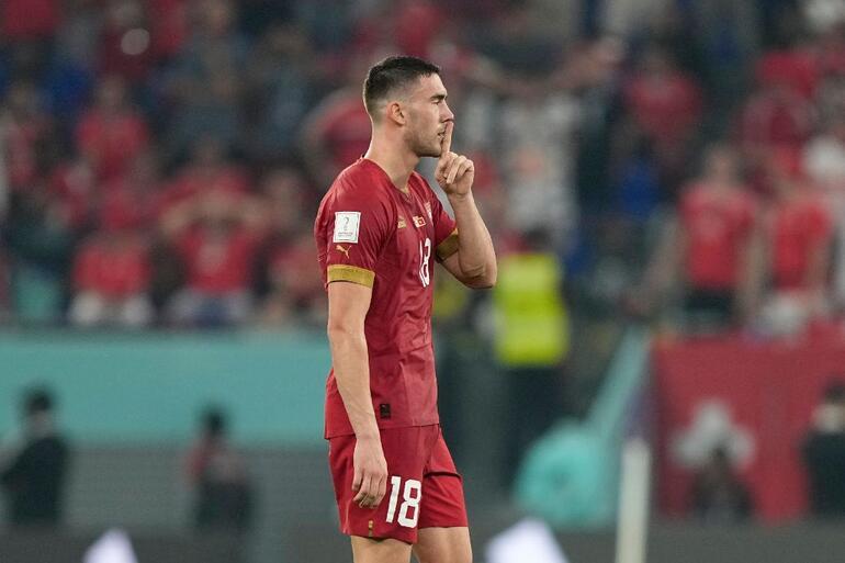 2022 Dünya Kupasının olay adamı Dusan Vlahovic siftah yaptı Gol sevincinde yasak aşk iddialarına cevap... Milli takım kampında yumruk yumruğa kavga iddiaları...